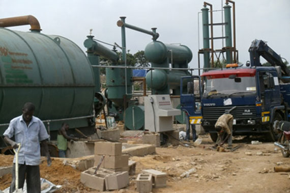 Nigerian customers waste tire oil pyrolysis equipment installation site